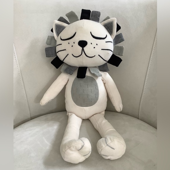 Lion Stuffie - Picture 1 of 2